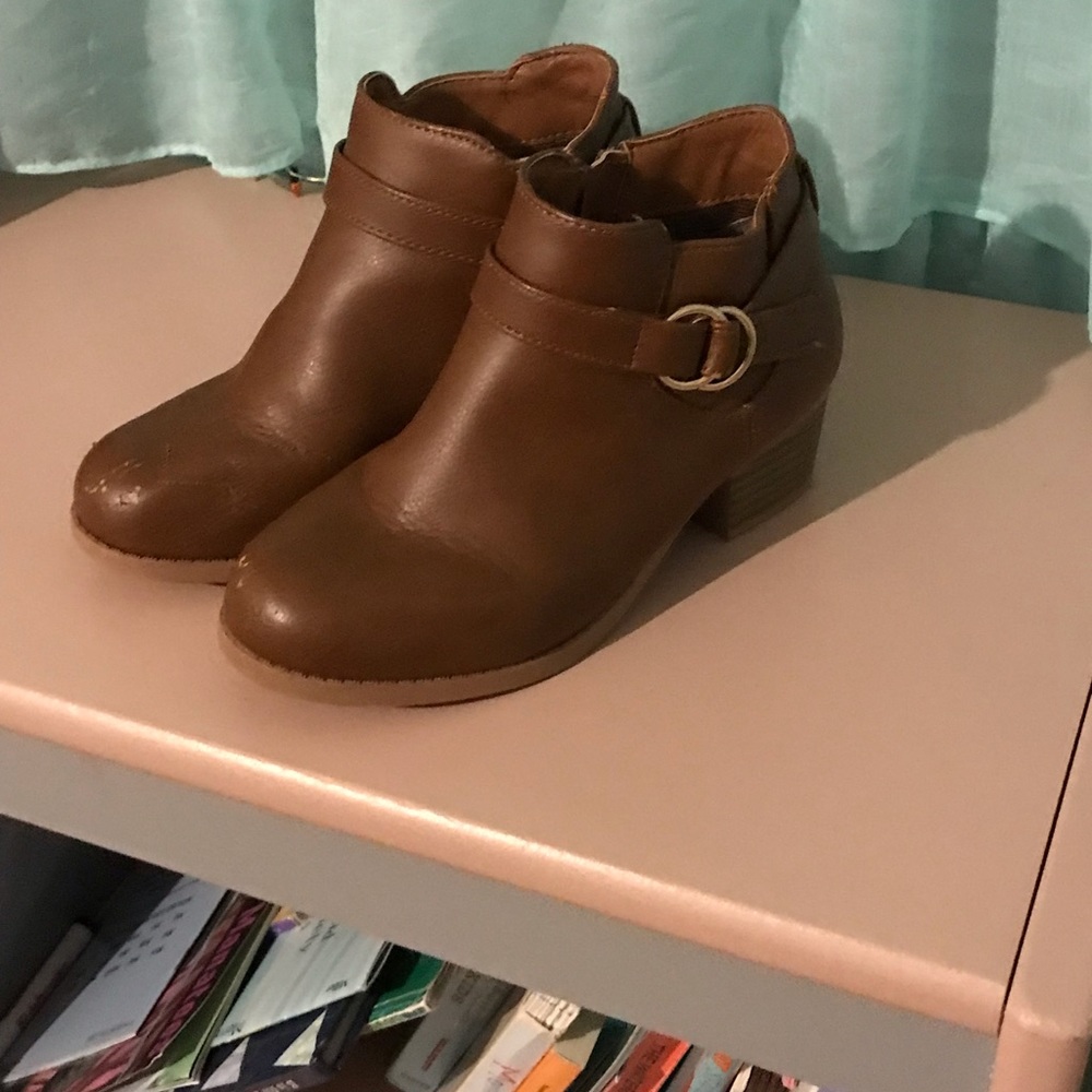 Childrens place brown boots girls size 13 a few scratches
